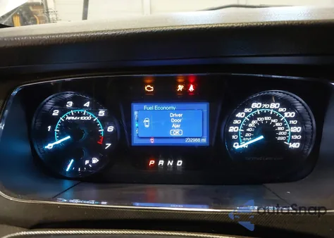 2013 Ford Police Interceptor z USA, uszkodzony, nr VIN 1FAHP2M81DG124257